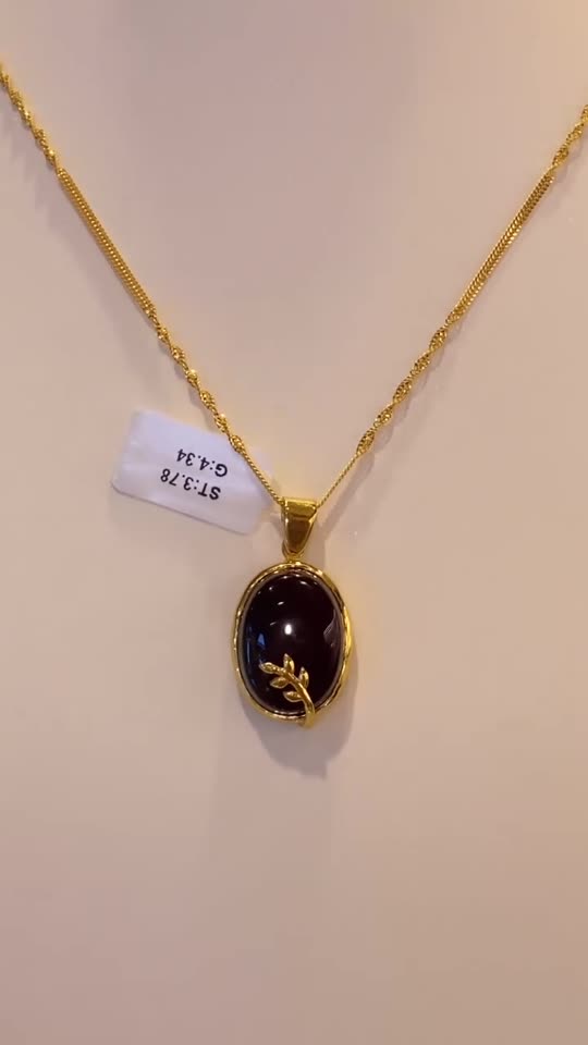 A matched 21 carat gold and aqeeq set on white stands in the cabinet